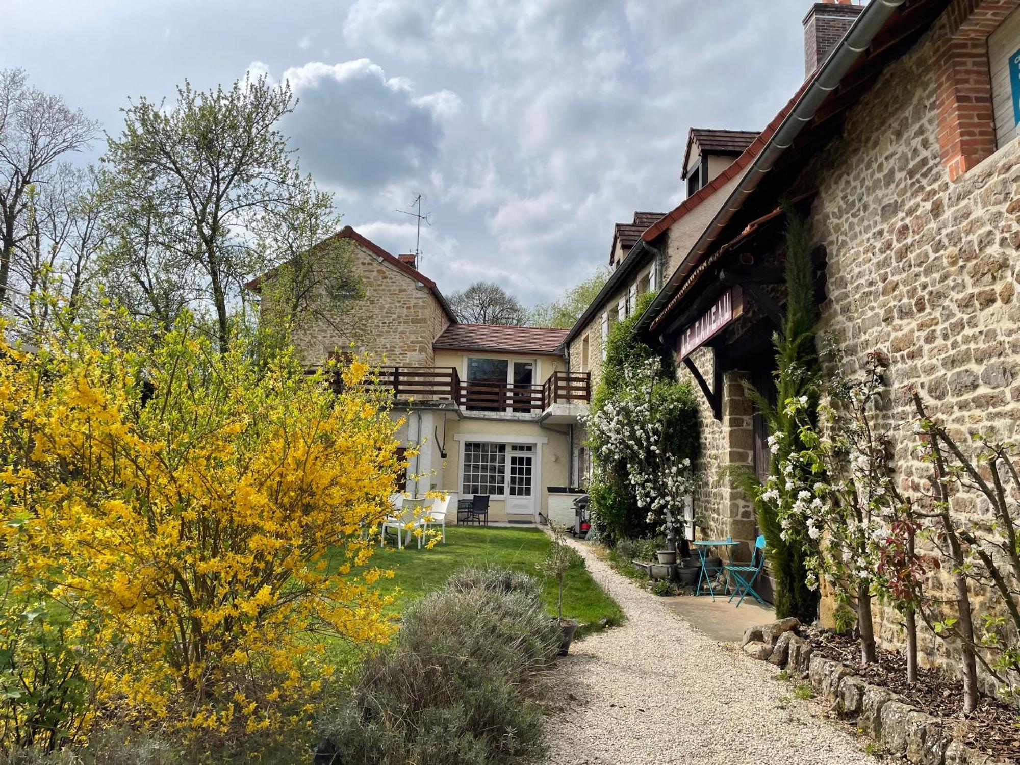 Domaine De Vandenesse Et Spa Bagian luar foto